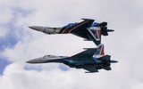 Tín hiệu đặc biệt khi 4 tiêm kích Su-35 hộ tống chuyên cơ Tổng thống Nga Putin tới UAE