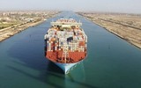 Kênh đào Suez mất 18% tàu thương mại quốc tế