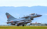 Tiêm kích J-10CE 'thách thức' Eurofighter Typhoon trong không chiến đối kháng