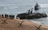 Đội tàu sông Dnieper được trang bị tổ hợp pháo A-222 Bereg độc nhất vô nhị