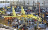Tiêm kích Su-35 gây ấn tượng mạnh khi xuất hiện ở 'chế độ quái thú'