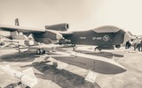 Trung Quốc gây choáng với 'mẫu hạm trên không' mang theo 100 UAV cảm tử