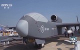 Trung Quốc gây choáng với 'mẫu hạm trên không' mang theo 100 UAV cảm tử