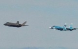 Điều gì xảy ra khi tiêm kích Su-27 đụng độ F-35 trên bầu trời Baltic?