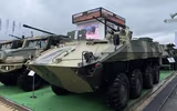Thiết giáp BTR-22 'cách mạng hóa' của Nga bất ngờ áp sát biên giới Belarus - Ba Lan