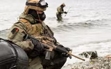 Đặc nhiệm Anh huấn luyện đổ bộ lên giàn khoan dầu khí