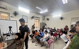 Người dân Hoàng Mai hồ hởi đi làm sinh trắc theo Luật Căn cước 2023