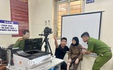 Người dân Hoàng Mai hồ hởi đi làm sinh trắc theo Luật Căn cước 2023