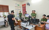 Người dân Hoàng Mai hồ hởi đi làm sinh trắc theo Luật Căn cước 2023