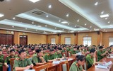 Người dân Hoàng Mai hồ hởi đi làm sinh trắc theo Luật Căn cước 2023