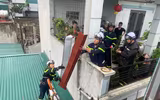 Xúc động hình ảnh những chiến sỹ Công an ngày đêm bám đường giải quyết hậu quả sau bão