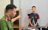 Công an xã Tây Phương tiếp dân giải quyết thủ tục hành chính cả buổi tối