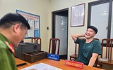 Công an xã Tây Phương tiếp dân giải quyết thủ tục hành chính cả buổi tối