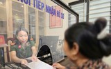 Công an xã Tây Phương tiếp dân giải quyết thủ tục hành chính cả buổi tối