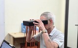 Công an xã Tây Phương tiếp dân giải quyết thủ tục hành chính cả buổi tối