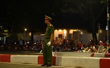 Hình ảnh người chiến sỹ Công an làm nhiệm vụ bảo vệ đêm hợp luyện sự kiện A80