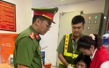 Hình ảnh người chiến sỹ Công an làm nhiệm vụ bảo vệ đêm hợp luyện sự kiện A80
