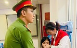 Hình ảnh người chiến sỹ Công an làm nhiệm vụ bảo vệ đêm hợp luyện sự kiện A80