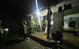 Công an xã Tây Phương xuyên mưa sơ tán 27 hộ khỏi vùng sạt lở