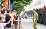 Người dân hân hoan ngắm khí tài hiện đại trong buổi sơ duyệt sự kiện A80