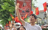 Người dân hân hoan ngắm khí tài hiện đại trong buổi sơ duyệt sự kiện A80