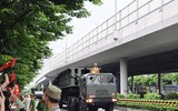 Người dân hân hoan ngắm khí tài hiện đại trong buổi sơ duyệt sự kiện A80