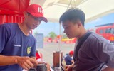 Hình ảnh đẹp của Công an Thủ đô qua hoạt động trải nghiệm phòng cháy tại Triển lãm thành tựu đất nước