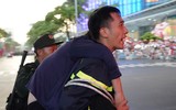 Những khoảnh khắc không thể nào quên của các chiến sỹ Cảnh sát phòng cháy chữa cháy Hà Nội