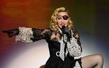 [ẢNH] Nhan sắc nóng bỏng của Madonna ở tuổi 62 và chuyện tình với ‘phi công’ kém 36 tuổi