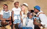 [ẢNH] Nhan sắc nóng bỏng của Madonna ở tuổi 62 và chuyện tình với ‘phi công’ kém 36 tuổi