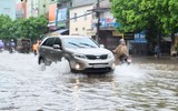 [ẢNH] Kinh nghiệm giúp lái xe an toàn khi qua đoạn đường ngập nước