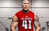 [ẢNH] The Rock: Từ cậu bé cao 1,9m bị xa lánh đến ngôi sao tỷ đô của Hollywood