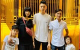 [ẢNH] Cuộc hôn nhân 20 năm hạnh phúc của ‘bà trùm chân dài’ Hạ Vy