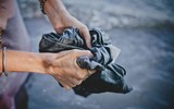 [ẢNH] ‘Bỏ túi’ những bí quyết để giúp quần jean của bạn luôn trông như mới