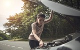 [ẢNH] Những cách thoát hiểm nhanh và an toàn cho người ngồi trong ô tô khi xe bị cháy