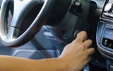 [ẢNH] Những cách thoát hiểm nhanh và an toàn cho người ngồi trong ô tô khi xe bị cháy