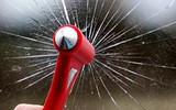 [ẢNH] Những cách thoát hiểm nhanh và an toàn cho người ngồi trong ô tô khi xe bị cháy