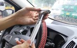 [ẢNH] Những cách thoát hiểm nhanh và an toàn cho người ngồi trong ô tô khi xe bị cháy