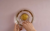 [ẢNH] Tuyệt chiêu giúp bóc vỏ củ quả chỉ trong nháy mắt