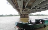 [ẢNH] Cảnh tượng tại Huế: Mưa lớn dồn dập, phố như sông, cây xanh ngã đổ 