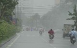 [ẢNH] Cảnh tượng tại Huế: Mưa lớn dồn dập, phố như sông, cây xanh ngã đổ 