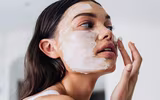[ẢNH] Bật mí mẹo trang điểm nhẹ nhàng, đơn giản cho nhân viên văn phòng