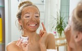 [ẢNH] Bật mí mẹo trang điểm nhẹ nhàng, đơn giản cho nhân viên văn phòng