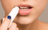 [ẢNH] Bật mí mẹo trang điểm nhẹ nhàng, đơn giản cho nhân viên văn phòng