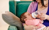 [ẢNH] Từ nghiên cứu trẻ bú bình 'nuốt' 1,6 triệu hạt vi nhựa/ngày: Những lưu ý giúp chọn bình sữa an toàn