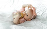 [ẢNH] Từ nghiên cứu trẻ bú bình 'nuốt' 1,6 triệu hạt vi nhựa/ngày: Những lưu ý giúp chọn bình sữa an toàn