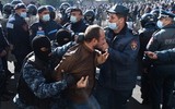 [ẢNH] Bạo loạn để phản đối đình chiến ở Armenia