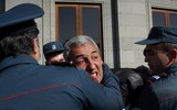 [ẢNH] Bạo loạn để phản đối đình chiến ở Armenia