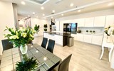 [ẢNH] Diễn viên đại gia Lã Thanh Huyền: Sinh nhật tuổi 35 trong biệt thự đắt giá cùng dàn sao ‘hot’ 