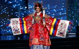 [ẢNH] ‘Cắt xẻ' hanbok, thí sinh hoa hậu Hàn Quốc khoe thân quá đà 